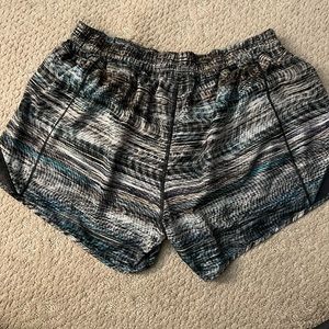 Lululemon Hotty Hot 4inch shorts